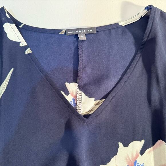 West Kei Blouse Women’s Size Medium Navy Blue White Floral Shirt Twist Front - Picture 5 of 6